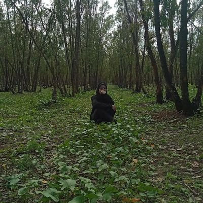 AsmaaElabid's profile picture. §\ Self-Learning ||📚😎
§\ WebDev || 💻🤓