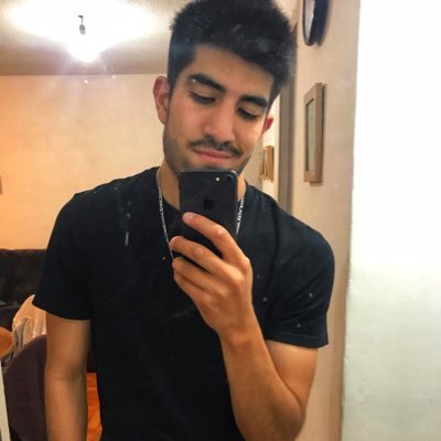 licenciado en Administración y en Economía por la UNAM