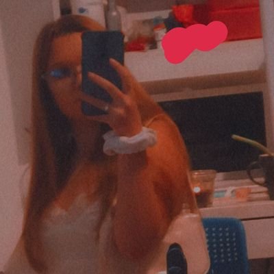 𝓓𝓲𝓪𝓷𝔁 on X: This girl is a scammer please retweet so everyone is aware! It's a fake roblox website which looks exactly like roblox! She thankfully only stole my neon kangaroo everything