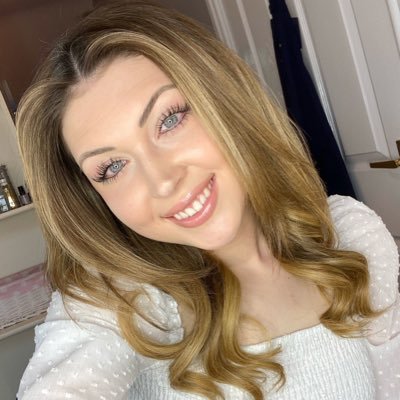 26 | Instagram: becci_hollis