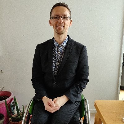 Temmelig inaktiv profil. Undervisningsassistent på RUC, arbejder på en bog og elsker at danse