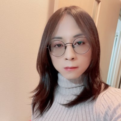 日本語は勉強しています。女装と競泳水着と眼鏡が大好きです。165cm;50kgー＞45kgに目指し。RTもらうと嬉しいです，宜しくお願いします。日本語・英語・中国語