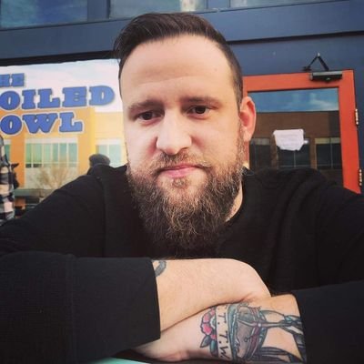 Punk rock football 🏴☠️⚽️🏴☠️, anti-fascist, tattoo collector, horror fiend, #ally🏳️🌈🏳️⚧️. ⚽️ #SCNapoli🇮🇹 #NUFC🏴 🏒#GoPens 🐧