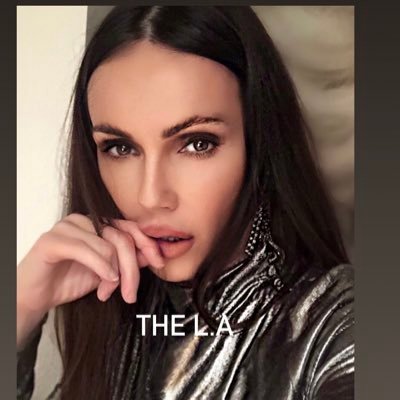 Wife, Mother, Singer/Songwriter for @THELA44253326 Former model. #LFC No DM’S thank you❤️