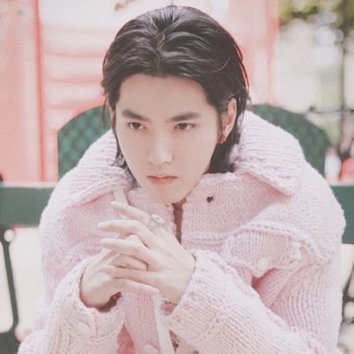 𝘏𝘦𝘳𝘦 𝘵𝘰 𝘴𝘶𝘱𝘱𝘰𝘳𝘵 𝘢𝘯𝘥 𝘭𝘰𝘷𝘦 @KrisWu 𝘰𝘯𝘭𝘺. 🦢🤍