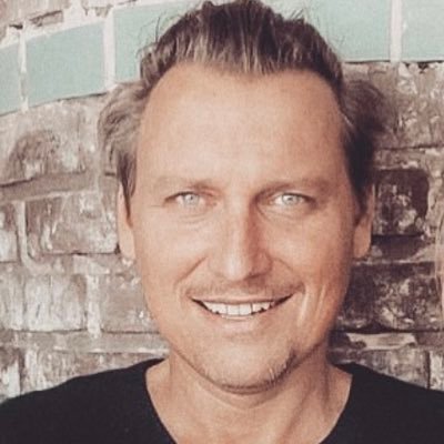 willmichtel's profile picture. Im Anflug, Beautyhacker, Astronaut