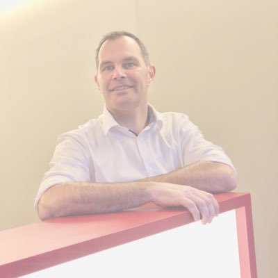 echtgenoot, vader van 2 zonen, osteopaat in een praktijk voor het ganse gezin, ervaring in het behandelen van allerlei acute en chronische klachten.