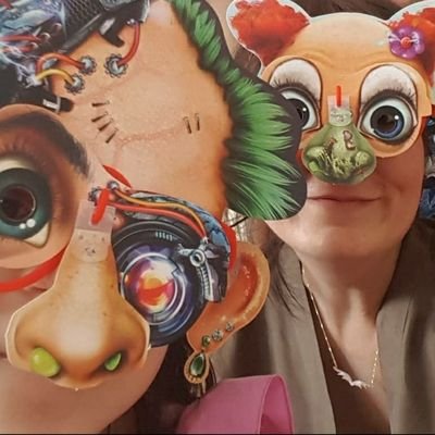 Uy aklın dediklerine,
Kapılma gurura ve derin düşüncelere.
Kendini akılda en üstün sayanlardan ırak dur.
Sade insanların inandığına inan, onlar gibi yaşa....