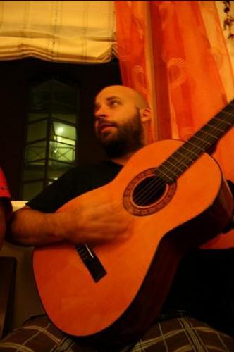 Autor de Poemario de Ansiedad y Manual de un indeciso. 
Vomito versos en: https://t.co/87osZ1nUBT

También toco en Al borde del despido y bebo.