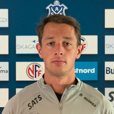 Keepertrener i Asker Fotball. Motstander av ordet trøkk og andre vage fotballbegreper.