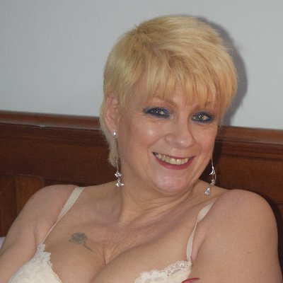 I am a naughty mature adult model. Amazon wish list is https://t.co/nBgPdXiLr7… Check out links to all my sites https://t.co/ct5VFRE1fI .