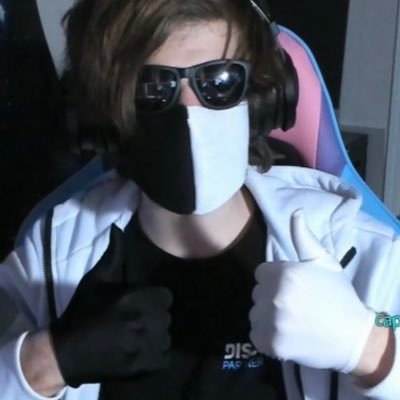 ellboo_'s profile picture. currently shit posting after being gone for 5 months