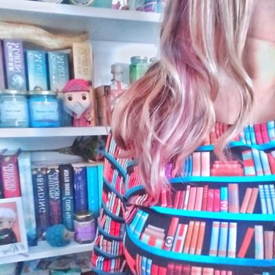 Book lover. katiej.reads on Bookstagram. https://t.co/IDlyMfH0XS is where I blog, talking all things bookish!