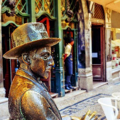 Microbiblioteca pública de pílulas literárias dos escritores e escritoras em língua portuguesa

Somos verbívoros e poetófilos! Somos livrólicos!