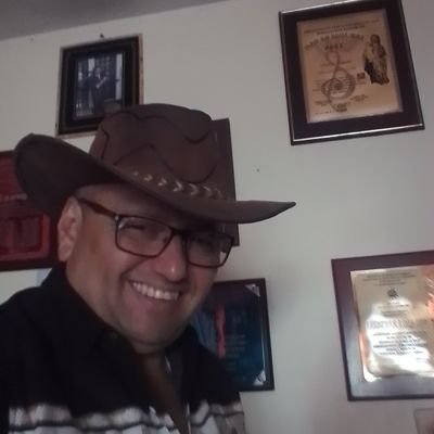 Artista del Canto, Fundador de La ALIANZA FRATERNAL INTERNACIONAL UNIDOS POR LA CULTURA. Director Fundación Cultural Por Amor a Venezuela Tlf +58 416 1387308