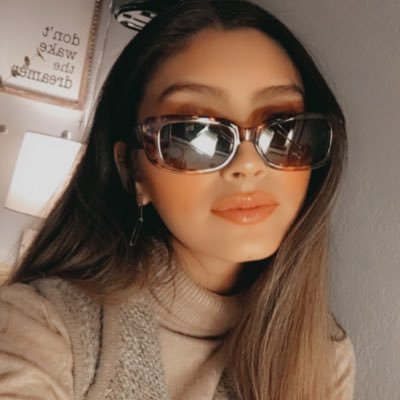 AnnaB_hs's profile picture. sips tea and it’s unsweet