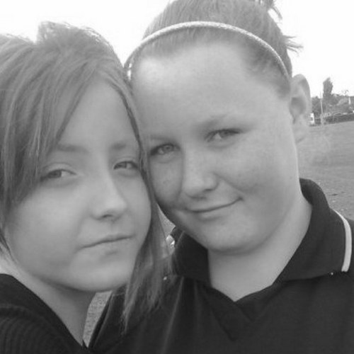 Chloehulse's profile picture. I follow back,x