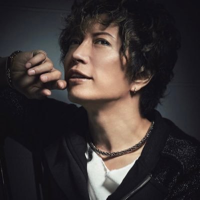 GACKTの歌詞をつぶやく非公式botです。1時間に1フレーズ歌詞をランダムにtweetします♪* リクエスト等ありましたらどうぞ！RT、リプいつもありがとうございます(*´ω`pq 目を通させていただいてます。公式→https://t.co/kt9l7DG4hQ