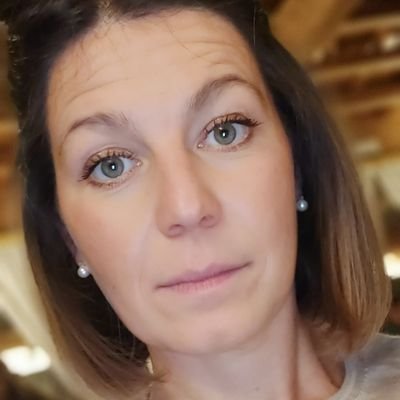lnsisti, Resisti, Raggiungi e Conquisti.
Mai adeguarsi alla mediocrità.
Laureata in Economia e Finanza.