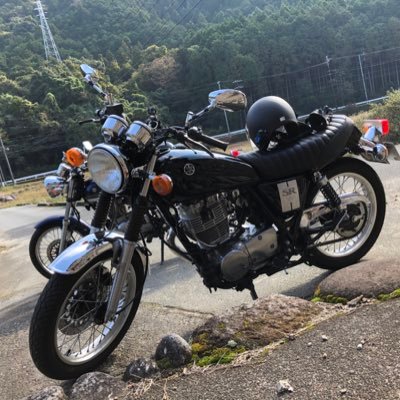 YouTubeでモトブログをしています😆✨相棒:SR400.スーパーカブC125 周りにバイク仲間があまりいないので、バイク乗りの方達と仲良くなりたいです😊