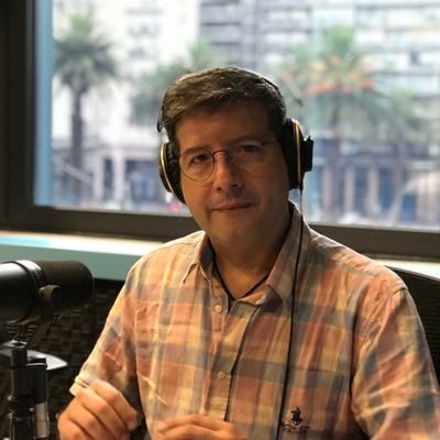 Periodista, locutor y cazador de libros. Conductor de #InformativoUruguay en @radioUruguayUy, #Noticiasalas6 y #Noticiasensabado en @radiomundo1170