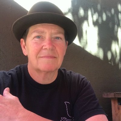 🏳️🌈🛹✏️ 🛵 Skate Coach, Skate Like a Girl PDX, Queer writer, parent, ‘83 Cub rider and lover of all things Rose City 🌹🏙️