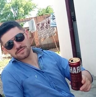 O cavalo se ajeita no freio e o homem na luta em que passa, um se conhece em rodeio e o outro na causa em que abraça⚠