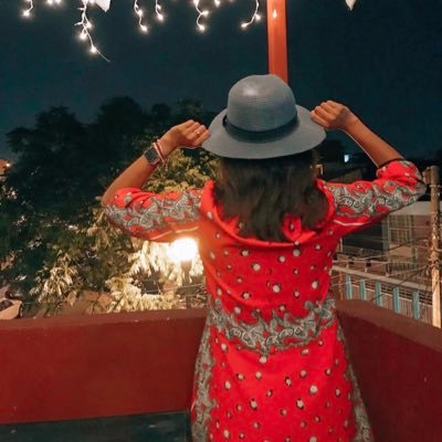 Soy una suma de historias, las que me cuentan, las que leo, las que vivo y las que me invento. Te invito a conocerlas🌟🙌🏻💋