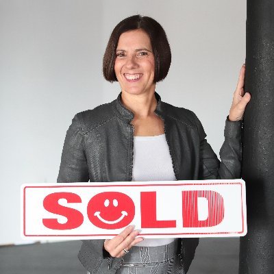 Full time real estate agent with Keller Williams, serving the Central Connecticut & Farmington Valley Area. Call 860-250-4443 or email doreen@doreencorrivau.com