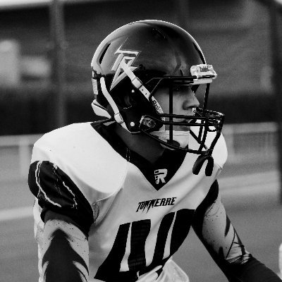 Joueur de football américain amateur 
🏈⚡Tonnerre de Brest⚡🏈
OLB (OUT Linebeacker)

Et Militaires dans la Marine nationale 🇫🇷