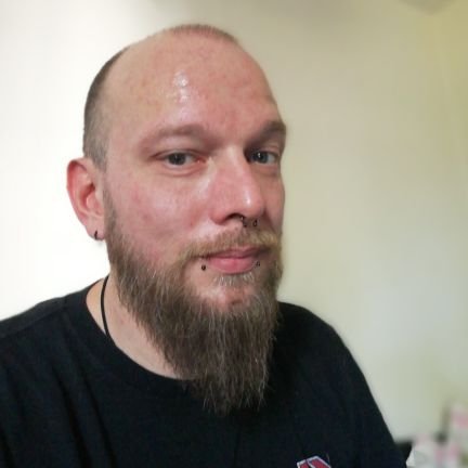 YannDillenschn2's profile picture. 