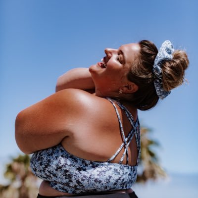 Global Body Positive Fitness Personality⁣ | Attorney | Plus Size Model | ⁣IG: @fitnessgirl_za