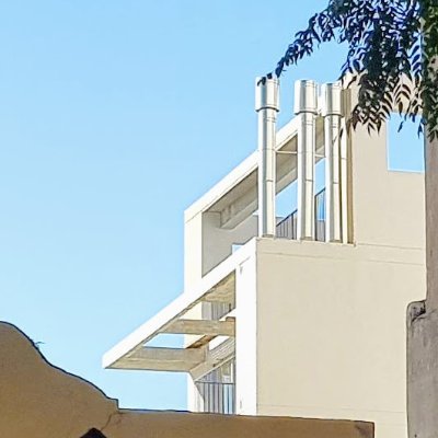 A+U es la unión de profesionales con un amplio conocimiento en el proyecto, dirección y gerenciamiento de obras, volcado hoy a la construcción de calidad.