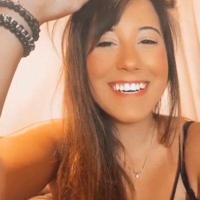 macarvalhocost4's profile picture. deixo de estudar pra assistir e comentar bbb  🤡