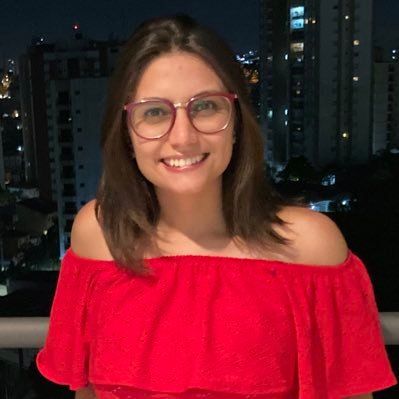 sou aquariana, praticante de yoga e amo cachorros