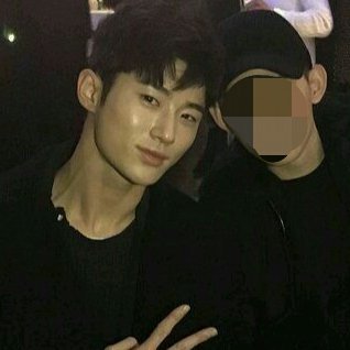 maknzae's profile picture. PARODY  ╱  1991 : South Korean actor and model. He can impress people with his acting skills, visuals, and sexy voice, 변우석 the name.