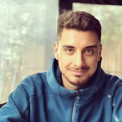 Médico cirujano, Esposo y padre de dos 👶🏻👧🏻, amante de la música, videojuegos y los gatos.