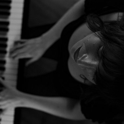 Creating soulful #piano music to captivate, intoxicate, & recharge your spirit. She/her rachel@rachellafond.com