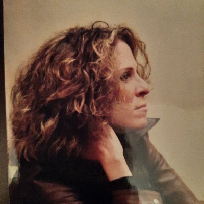 Lebanese writer. Women's right defense and sex equality. Books published in Paris, at Sabine Wespieser, Équateurs, fayard, flammarion.