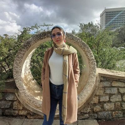 •Journaliste de formation
•Créatrice de contenu
• Animatrice télé
• Humour dénonciateur
