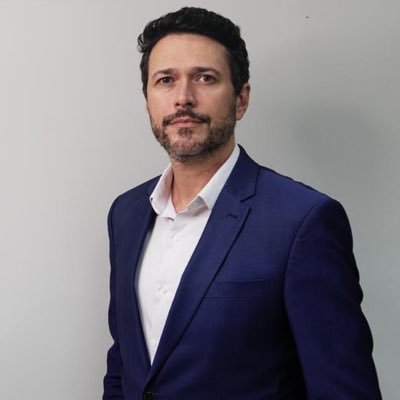 Juiz Federal, Ph.D Uerj/Harvard Law. Ex presidente da Associação Brasileira de Direito e Economia. Fundador do Instituto New Law e do Curso Enfase. Poeta.