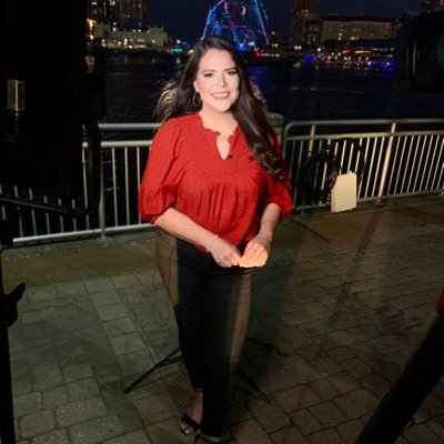 @ABC13houston journalist. (@ABC13Daniela) 🎥 @UFJSchool Grad. 🐊 Former: @mysuncoast @KFYRTV @WUFTNews Have a tip? Daniela.C.Hurtado@abc.com ❤️: 🇻🇪🇺🇸