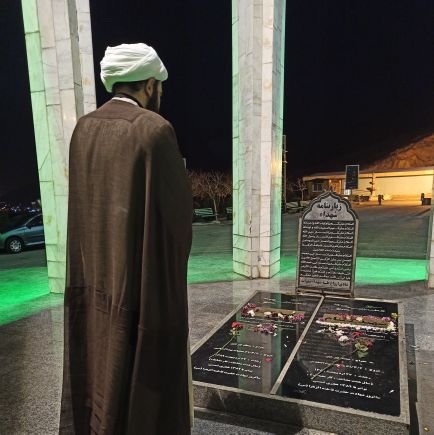 همه کاره ی ، هیچ کاره ،،
فقط ی طلبه
فالو=فالو👌