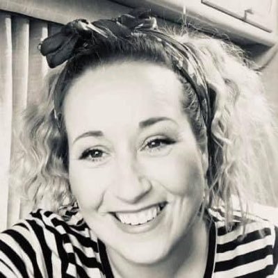 UlrikaBruton's profile picture. Secondary school librarian, also known as Scary Librarian. Or Miss. Or Mrs B. Occasionally ‘mum’.
Love my kids, books, singing, the Foo's and my husband too.