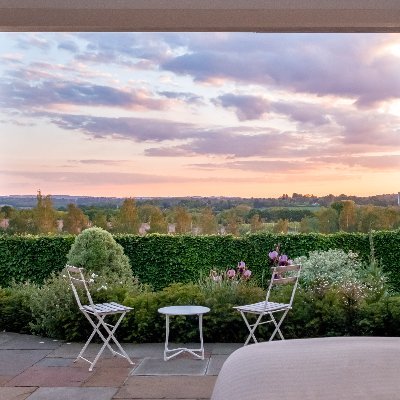 Contemporary B&B with stunning views across the Weald of Kent. Temporarily closed until 2024.
