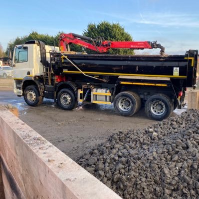 We specialise in aggregates, lorry hire and muckways. please call our office for prices 02380 179015.
We cover Southampton, Portsmouth and surrounding areas.