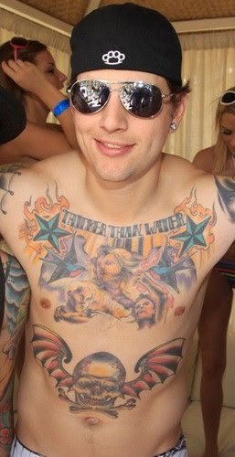 SUM 41 - POP PUNK'S NOT DEAD