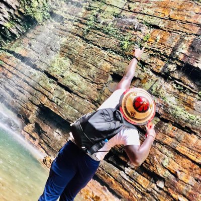 Je suis communicant passionné par le monde de la communication dans sa globalité.