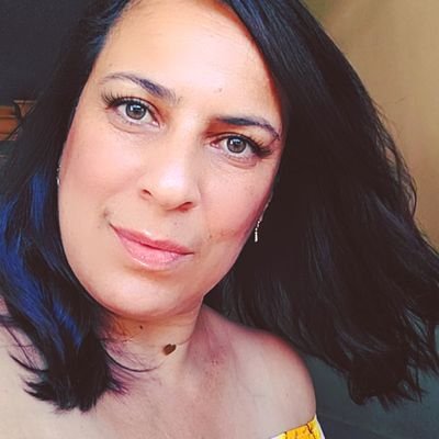 rosegaigher's profile picture. A vida é sobre quem se torna durante a caminhada! 🐛🦋