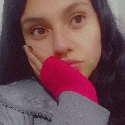 Natalia_Felipe_'s profile picture. Creo que mi vida es un guión mal escrito, no tengo ninguna vocación de protagonista, soy esa extraña que se queda atrás,  prácticamente escondida